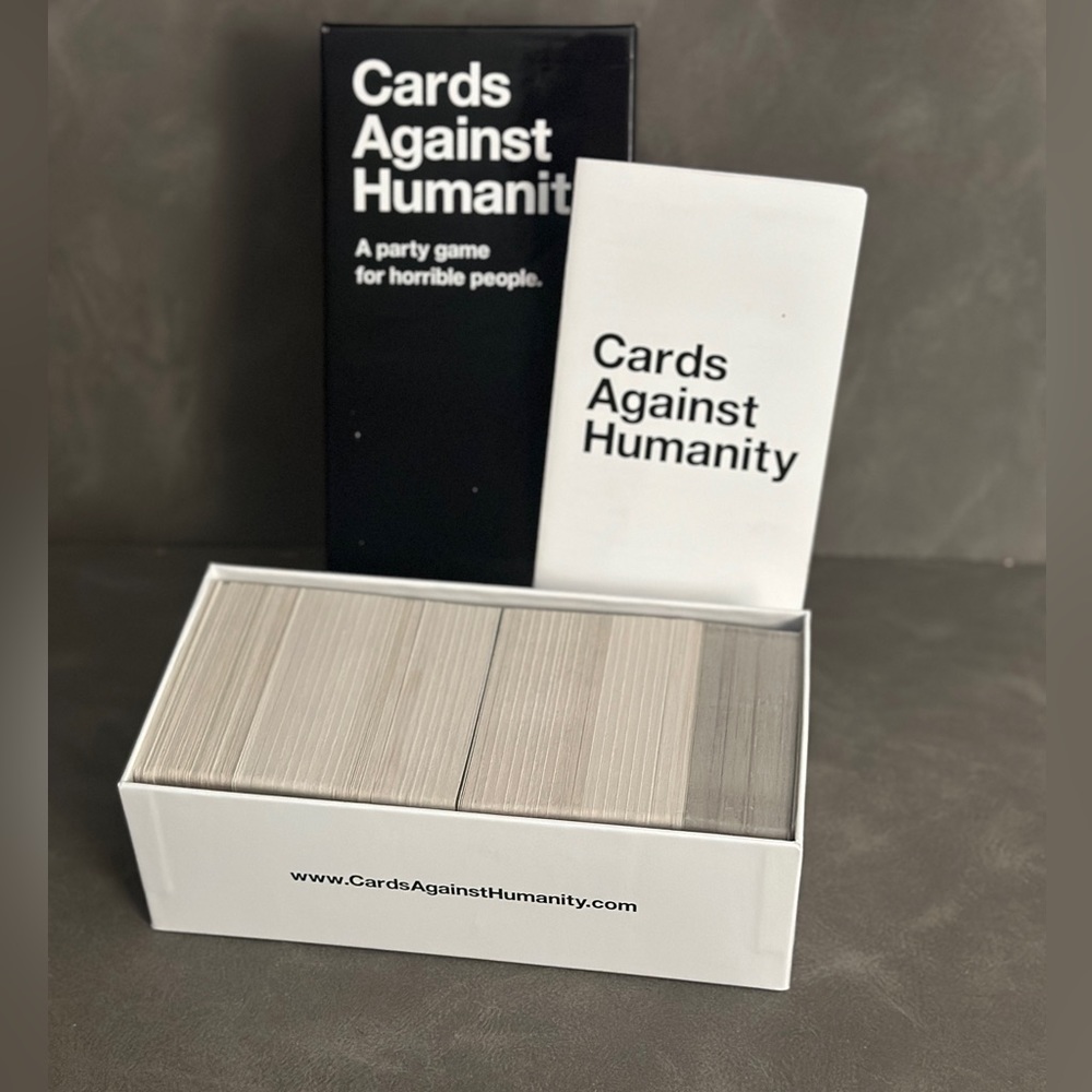 Cards Against Humanity - Picture 2 of 4